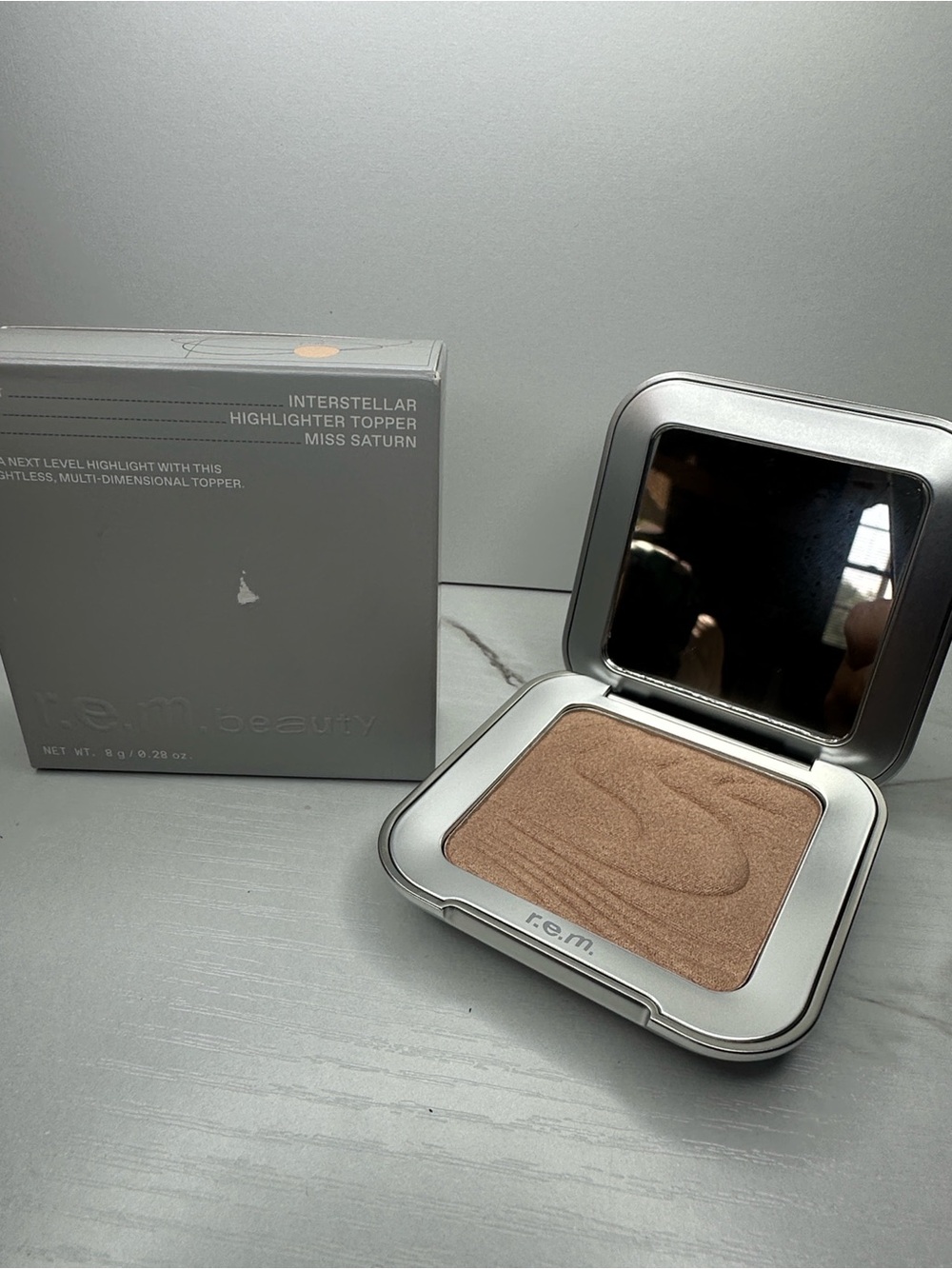 r.e.m. beauty Interstellar Highlighter Topper - Miss Saturn (Bronze)